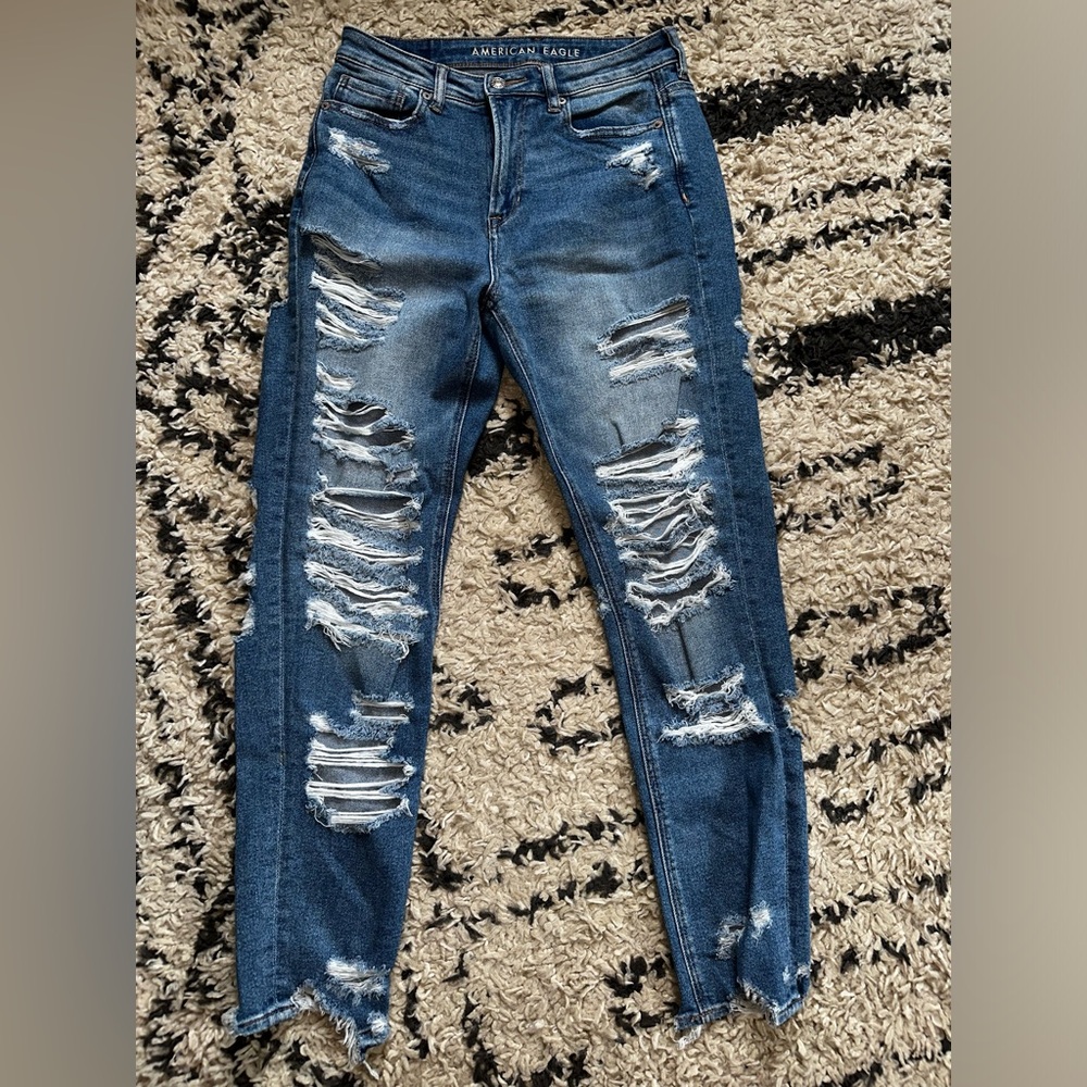 AE Ripped Mom Jeans, size 4